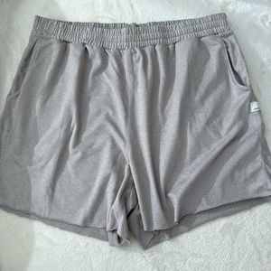 Vuori Boyfriend Short size medium